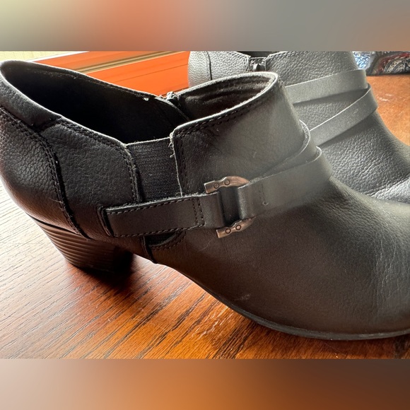CLARKS Women’s Low Ankle Leather Heel Boots - Black - Size 41 EU / 9.5 US - Picture 6 of 16